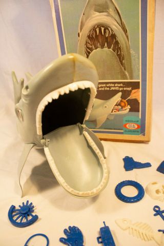 Vintage 1975 The Game Of Jaws By Ideal w/ instructions 2