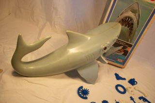 Vintage 1975 The Game Of Jaws By Ideal w/ instructions 3