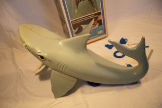 Vintage 1975 The Game Of Jaws By Ideal w/ instructions 4