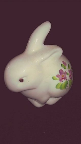 Vintage Fenton Signed White Painted Rabbit Violets In The Snow Bunny Figurine