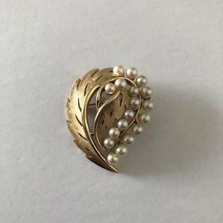 Vtg.  Crown Trifari Faux Pearls Feather Leaf Style Brooch Pin Gold Tone