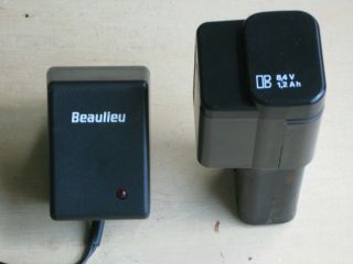 Beaulieu 7008s Camera 8,  4v,  1,  2ah Handgrip Battery W/110v/220volt 50/60hz Charge