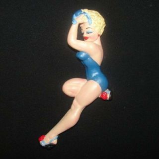 Pinup Girl Bathing Beauty Wall Plaque - Vintage Or Retro Decor Chalkware