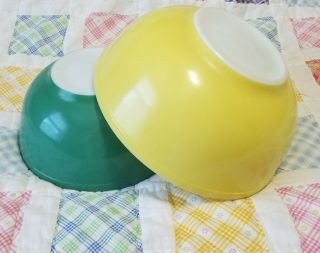 Vintage Pyrex Mixing Bowls Set Of 2 - Yellow (4 Qt) & Green (2 1/2 Qt)