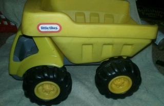 Vintage Little Tikes Yellow Large Dump Truck Sandbox Beach Dirt Construction Toy