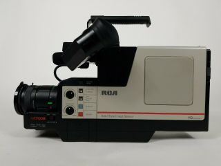 Vintage RCA CC300 Auto Focus VHS Video Camcorder in Case w/Battery,  Cables 2