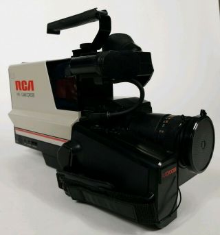 Vintage RCA CC300 Auto Focus VHS Video Camcorder in Case w/Battery,  Cables 4