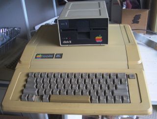 Apple Iie Computer A2s2064,  Disk A2m0003,  Card,  Memory Fine