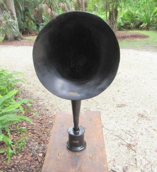 1923 Western Electric Model 10 - D Horn Speaker.