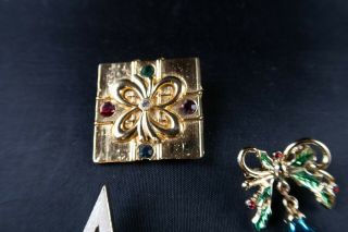 9 Vintage Christmas Brooch Pin Lot; Reindeer,  Gifts,  Ornaments,  Drums 7