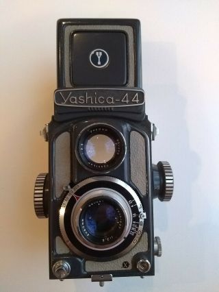 Yashica 44A TLR camera w/60mm f/3.  5 Yashikor lenses,  Japan ' s 1st 4x4 TLR 5