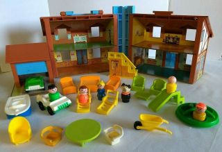Vintage Fisher Price Little People Brown Tudor House 952 W/accessories