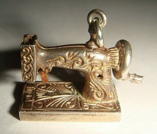 Vintage Silver Sewing Machine With Moving Handle And Bobbin Winder Charm