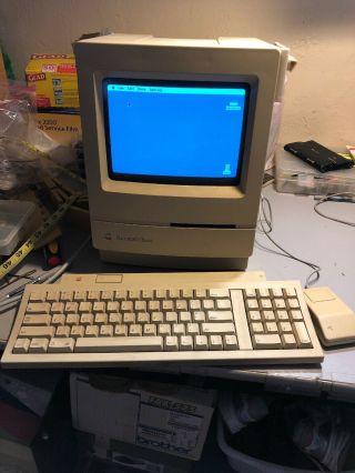Apple Macintosh Classic M0420 With Keyboard,  Mouse