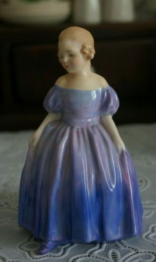 Vintage Royal Doulton Figurine " Marie " Hn1370,  England