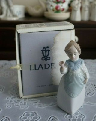 Vintage Lladro Ornament Mrs.  Claus 5939 W/box,  Spain
