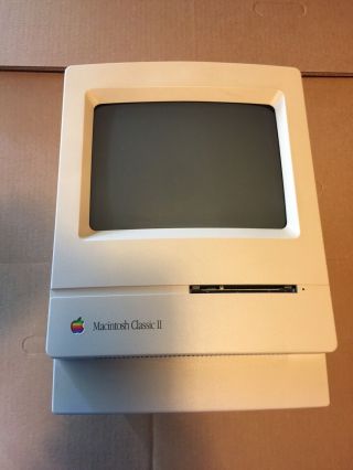 Apple Macintosh Classic ii. 3