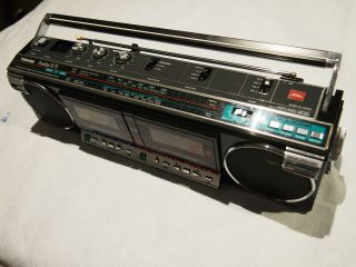 Toshiba RT - SF75 Bombeat Stereo Cassette Recorder Boombox 2