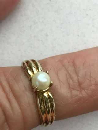 Classic Vintage 10 K Yellow Gold Ring With Lovely Pearl.  Size 7.