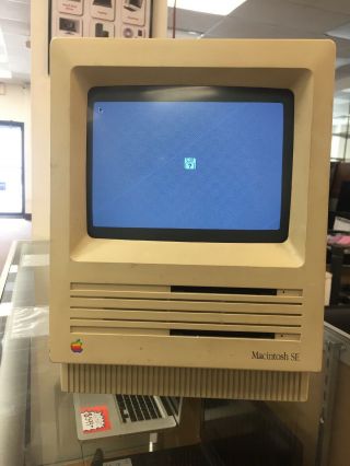 Apple Macintosh Se M5010 - Turns On -