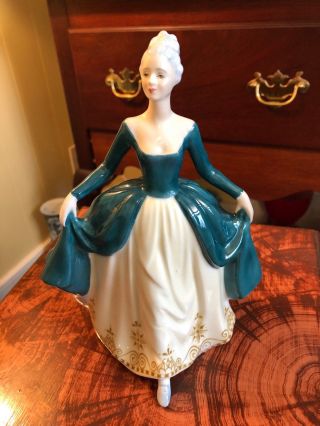 Vintage Royal Doulton • " Regal Lady " • Hn 2709 • Porcelain Figurine No Box