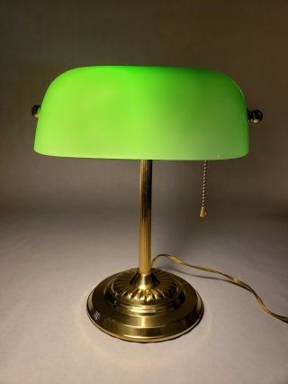 Fine Vintage Bankers Lawyers Brass Desk Lamp W/ Emerald Green Glass Shade