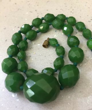 Vintage Jewellery Art Deco Jade Coloured Bakelite Faceted Bead Necklace