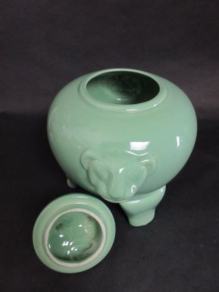 Vintage 1979 Jaru Pottery Large 3 Footed Pot Jar Vase with Lid Chinoiserie 4