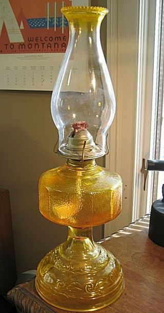 Vintage P&a Risdon Eagle Yellow Red Glass Parlor Oil Kerosene Lamp & Match Shade