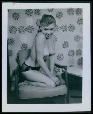 Pinup Girl Pin Up Nude Kneeling Woman Vintage Old 1950s Photo Cb10