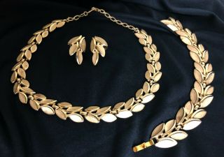 Vintage 3pc Trifari Jewelry Set Gold Tone Laurel Leaf Necklace Earrings Bracelet