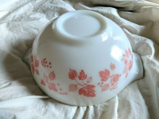 Vintage Pyrex Gooseberry 443 2 1/2 Quart White Pink Cinderella Mixing Bowl Euc