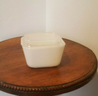 Vintage Pyrex Opal White Milk Glass Unmarked 501 Refrigerator Dish W/ribbed Lid