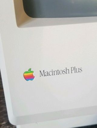 Vintage Apple Macintosh Plus 1MB All - In - One Computer M0001A w/Mouse 4