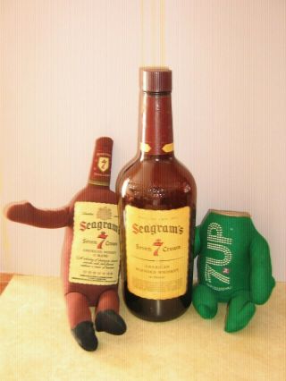 Vintage Seagram ' s 7 Glass Bottle with cloth 7 up can & Seagram ' s cloth Bottle 2