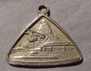 Disneyland Walt Disney Productions Key Chane Medalion Vintage