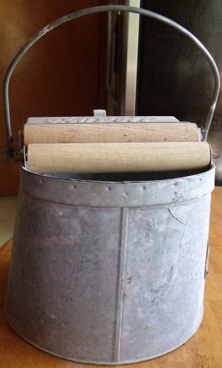 Vintage DeLuxe Glavanized Metal Mop Bucket With Wood Rollers Made in USA 4
