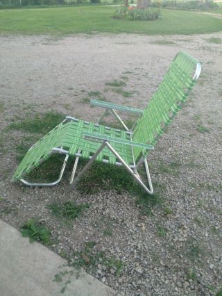 Vtg.  Green Webbed Aluminum Chaise Lounge Folding Lawn Patio Chair