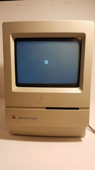 Macintosh Classic 1991 APPLE COMPUTER INC.  MODEL MO420 Power 3