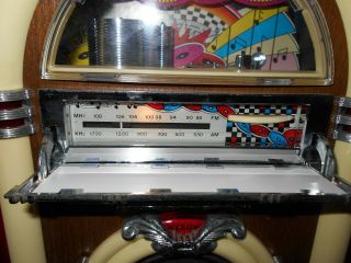 Vintage Thomas Collectors Edition Jukebox Am/Fm radio & Cassette Player & more 5