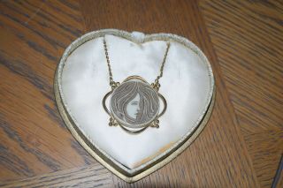Vintage Sarah Coventry Gold Tone And Cameo Pendant Necklace