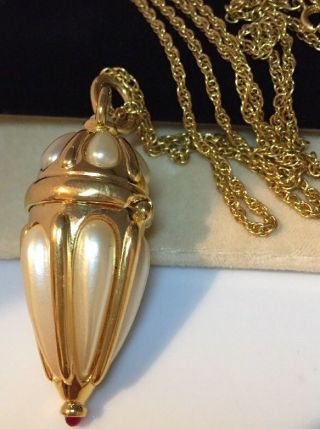 Vintage Joan Rivers Signed Opening Trinket Pendant Necklace