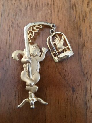 Vintage Jj Signed Gold Tone Cat Climbs Birdcage Brooch Pin