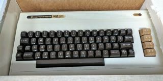 Commodore VIC - 20 Personal Computer with Box & Manuals_Untested 3