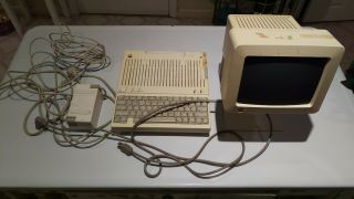 Apple Iic Computer With Monitor & Stand - Powers On Screen