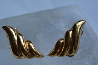 Vintage Christian Dior Gold Tone Ribbed Shell Swirl Clip On Earrings