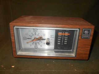 Vintage General Electric Ge Am Fm Clock Radio Model 7 - 4550a With Alarm