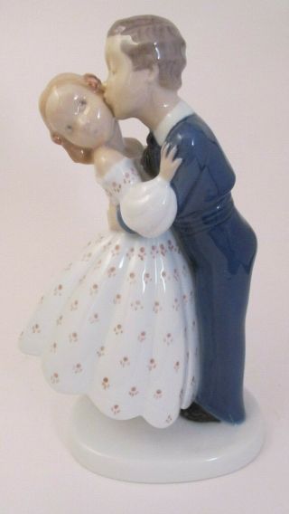 Vtg B & G Bing & Grondahl Denmark Porcelain Figurine.  Boy Girl Kissing 2162 Nr