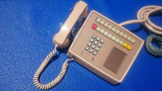 VINTAGE ITT MULTI LINE BEIGE IN COLOR 1979 YEAR MULTI LINE BUSINESS TELEPHONE 6