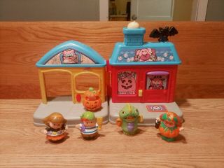 Vintage Fisher Price Little People Trick Or Treat Haunted Halloween House 4 Figs